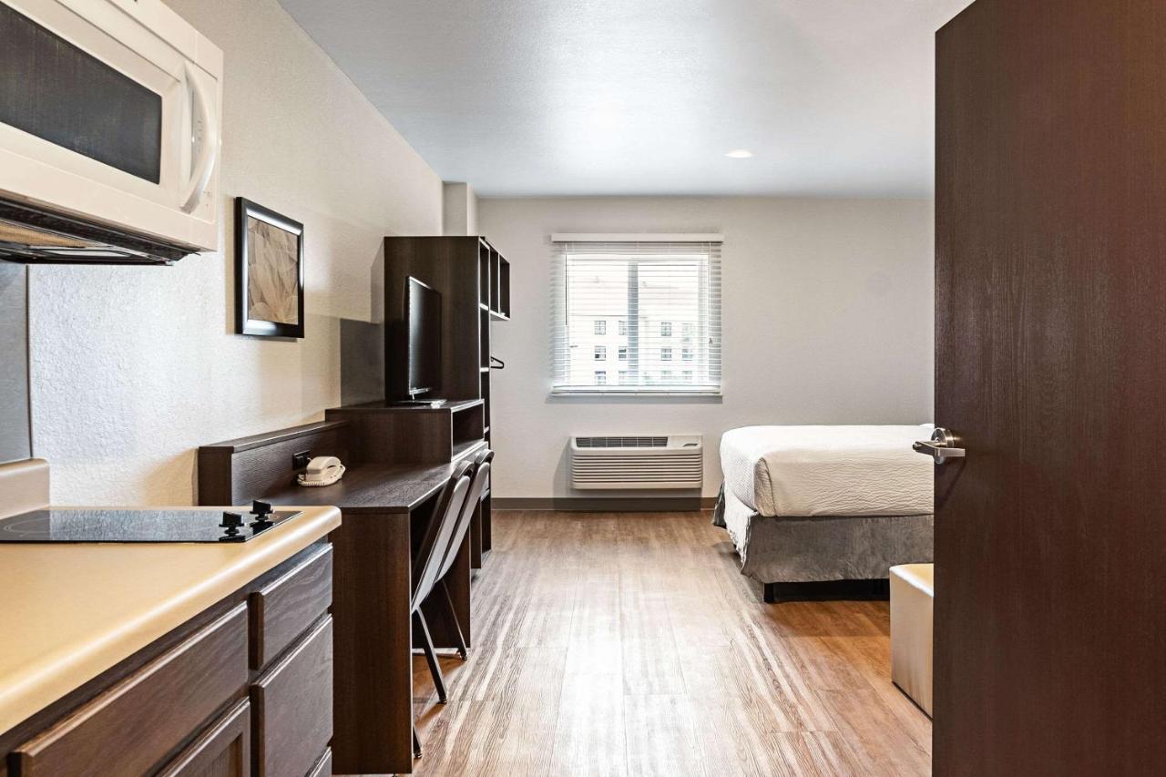 Woodspring Naples Hotel Golden Gate
