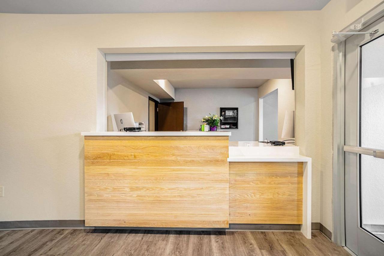 Hotel Woodspring Naples 2*