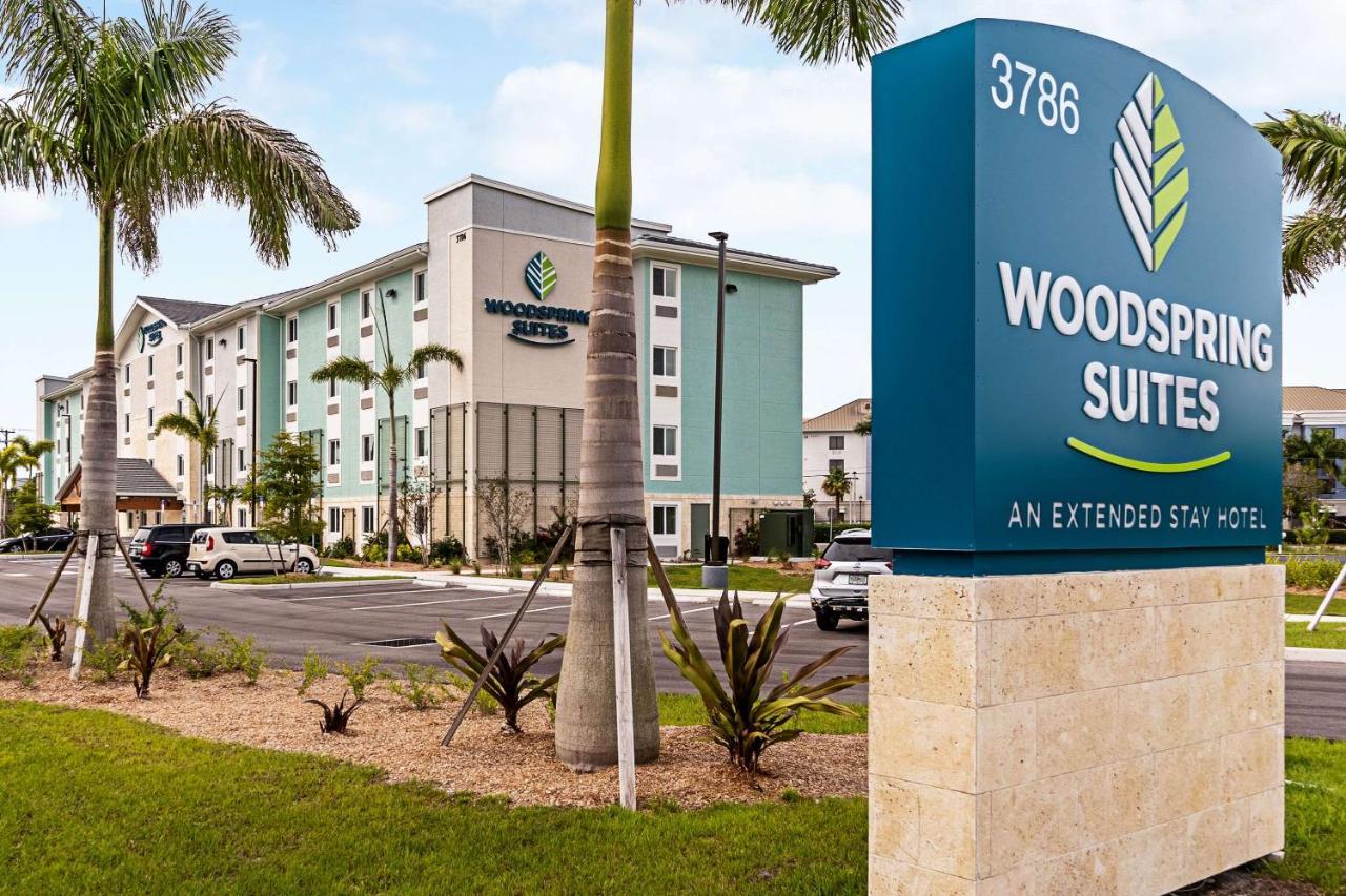 Hotel Woodspring Naples 2*