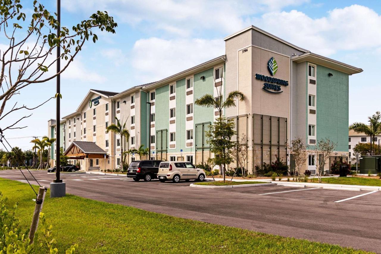 Woodspring Naples 2* Golden Gate