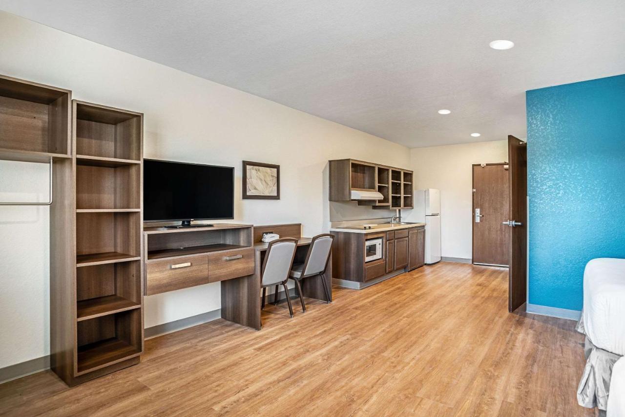 Woodspring Naples Hotel 2*