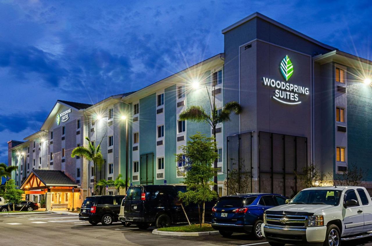 Woodspring Naples Hotel