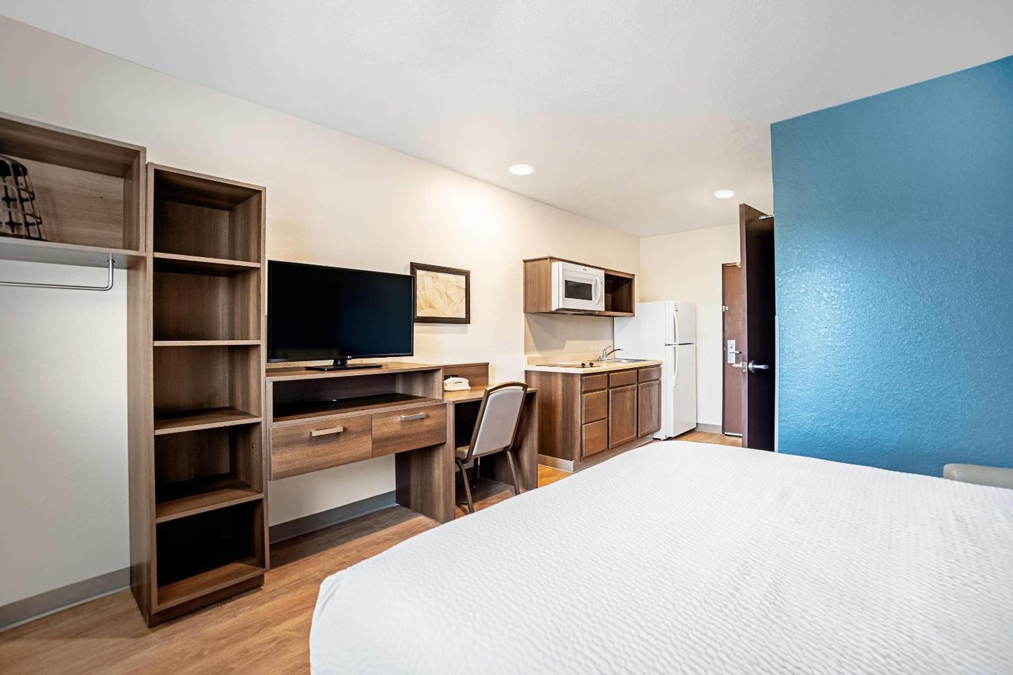Woodspring Naples Hotel 2*